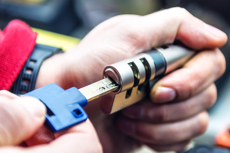 Hire a Golden Locksmith